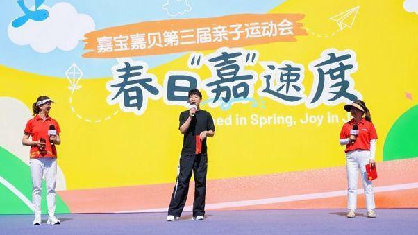 元游棋牌app下载-中超射手王武磊以 “三娃爸” 身份分享经验：家长要多陪伴孩子一起运动！
